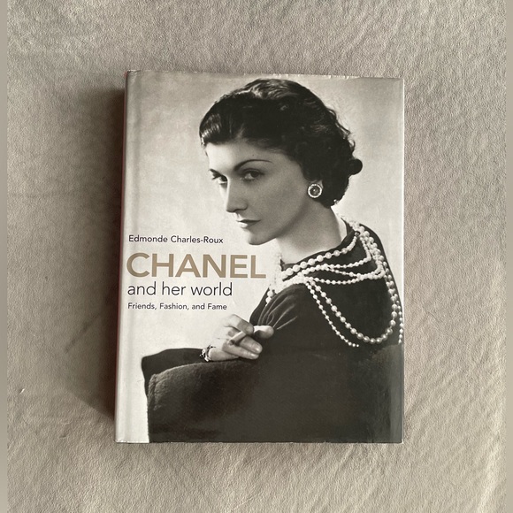 Chanel and her World book - Picture 1 of 3